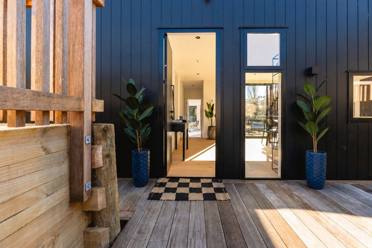 6 Mako Street, Oneroa, Waiheke Island - Carousel 2