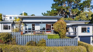 15 Mountain View Road, Fitzherbert, Palmerston North - Carousel 1