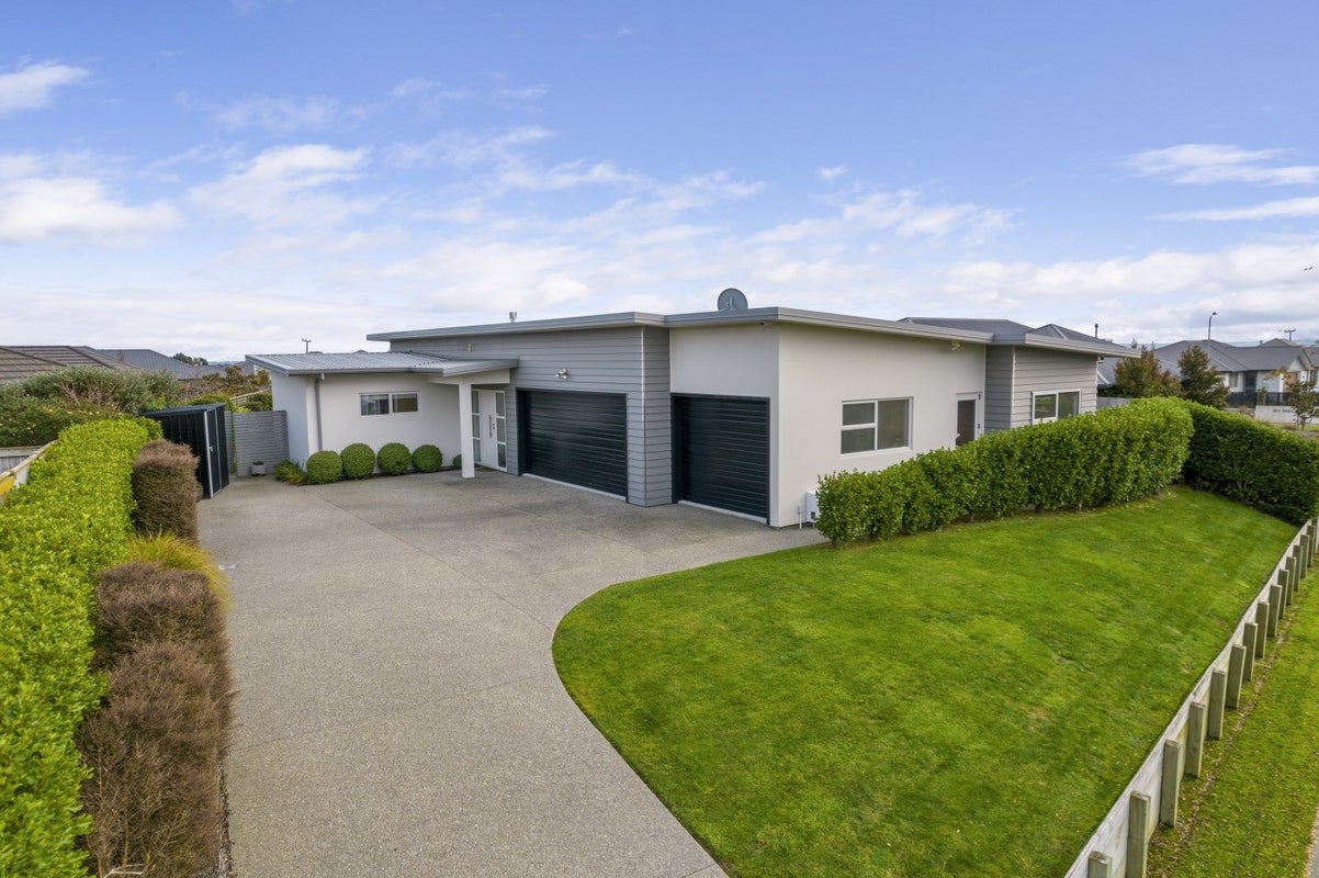 9 Silicon Way, Fitzherbert, Palmerston North - Carousel 2