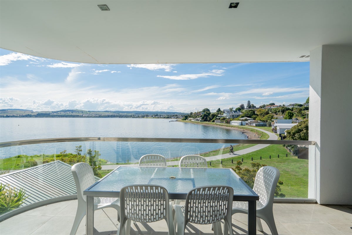 2 Lowell Place, Waipahihi, Taupo - Carousel 1