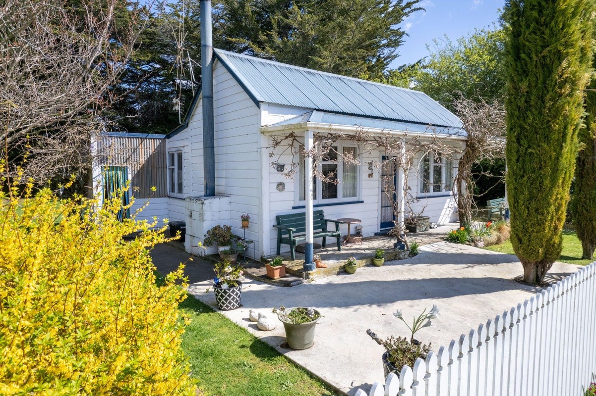 14 Forward Street, Dannevirke - Carousel 2