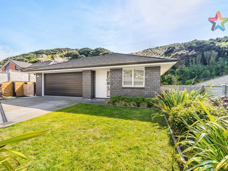 30 Mooring Close, Whitby, Porirua - Carousel 2