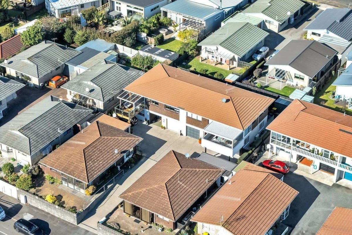 2/502 Devon Street East, Strandon, New Plymouth - Carousel 24