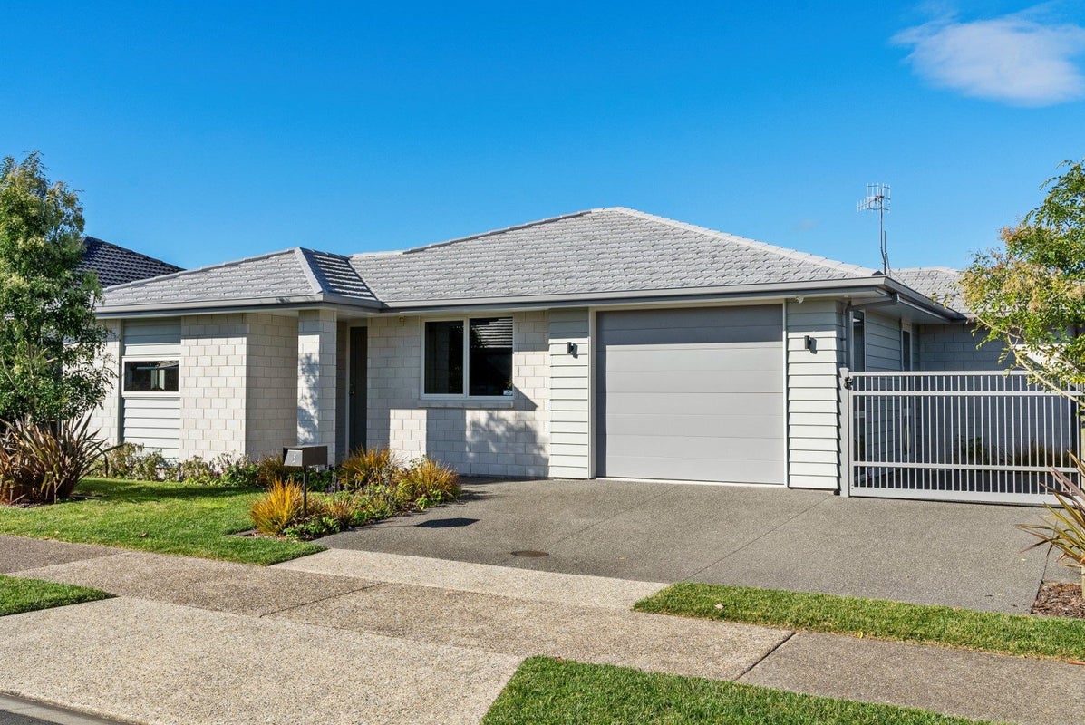 3 Muddle Lane, Pyes Pa, Tauranga - Carousel 1