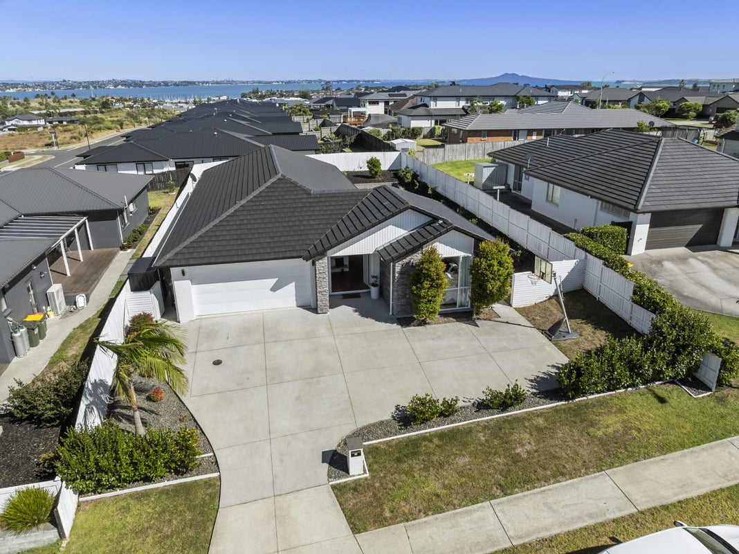 15 Artists Avenue, Beachlands, Auckland - Carousel 1