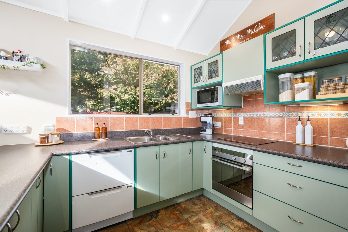 33 Riversdale Road, Clouston Park, Upper Hutt - Carousel 2