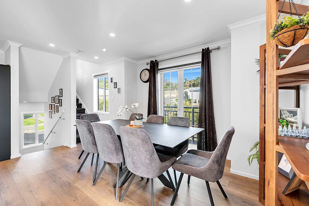 24 Fernly Rise, Flat Bush, Auckland - Carousel 2