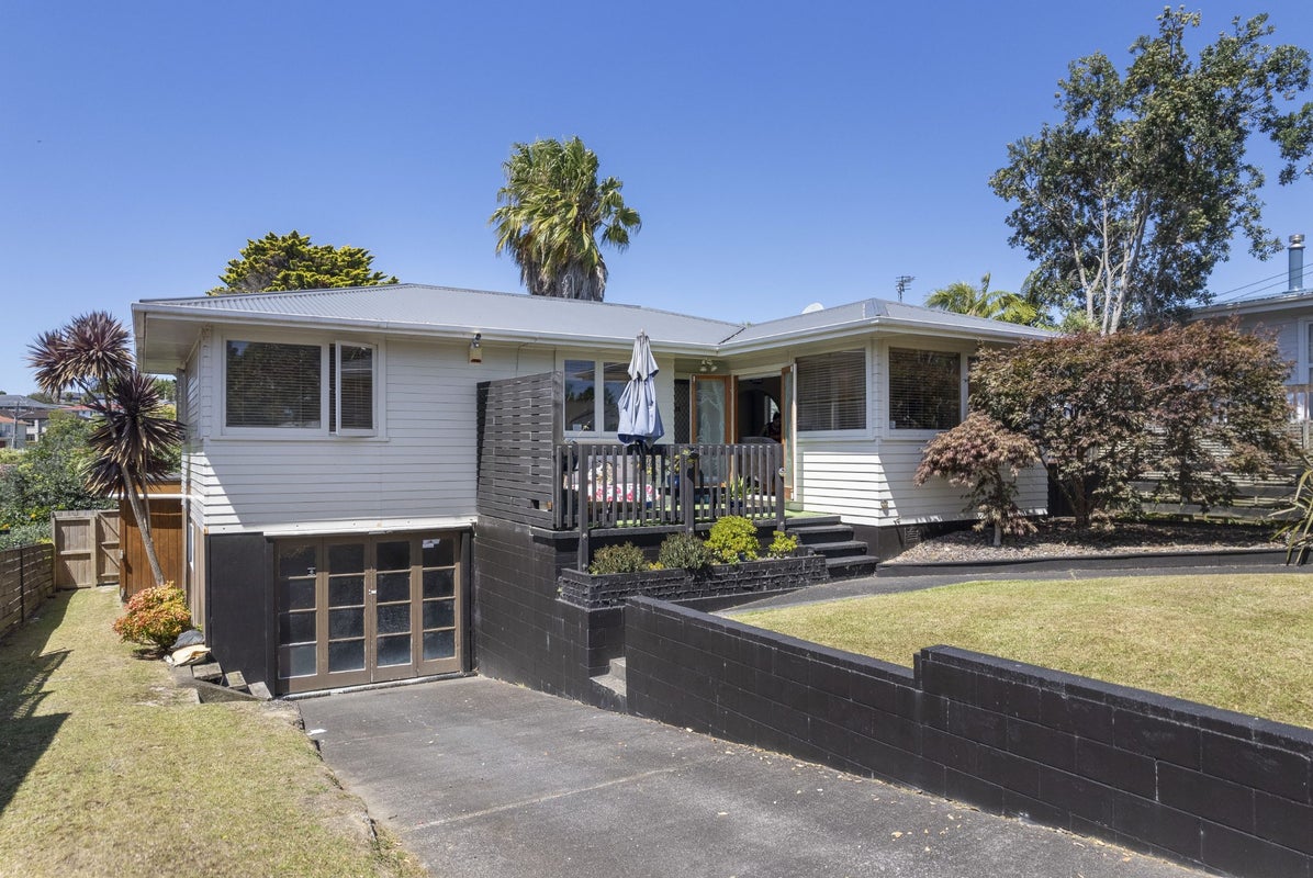 8 Connell Street, Blockhouse Bay, Auckland - Carousel 1