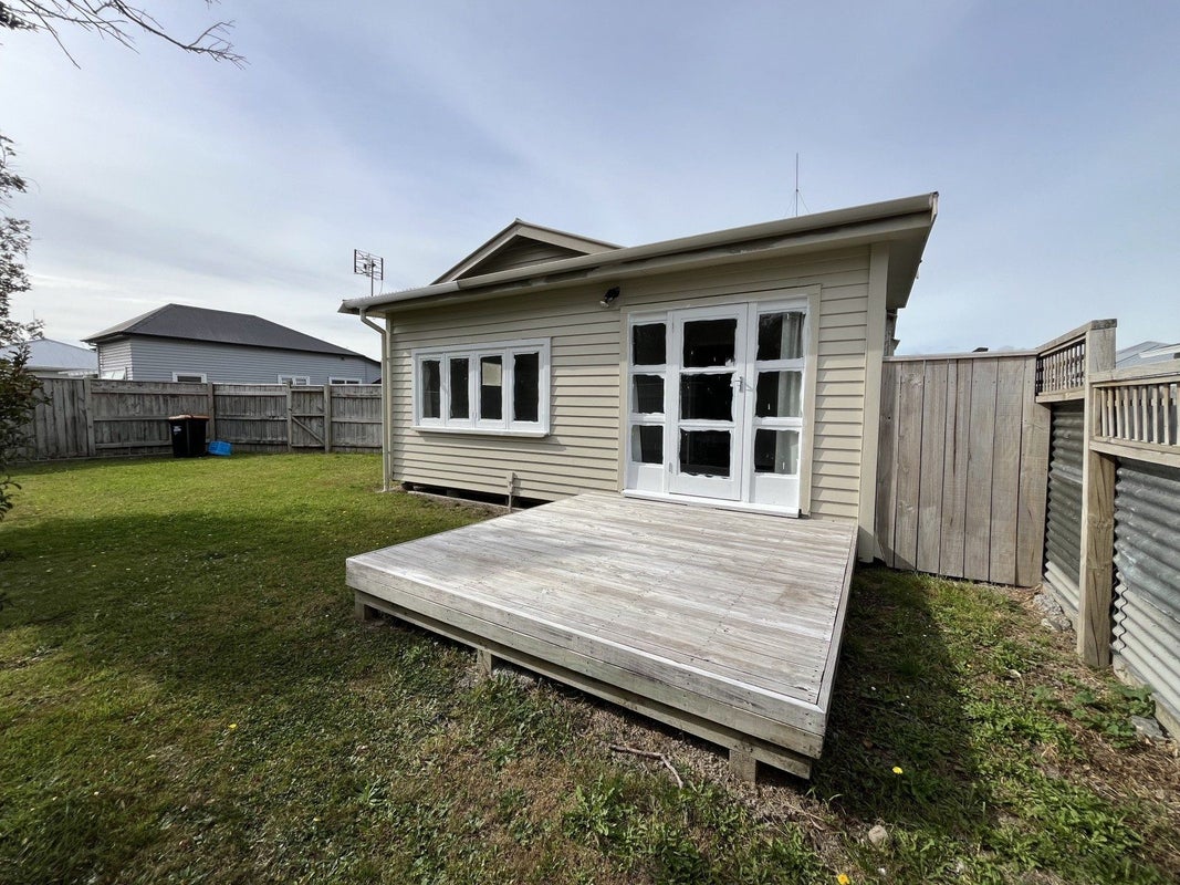 100 Ferguson Street, West End, Palmerston North - Carousel 15
