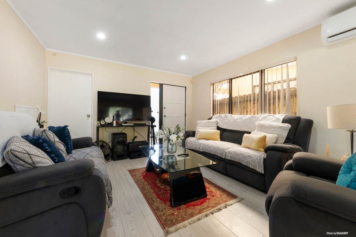 19/8 Margan Avenue, New Lynn, Auckland - Carousel 2