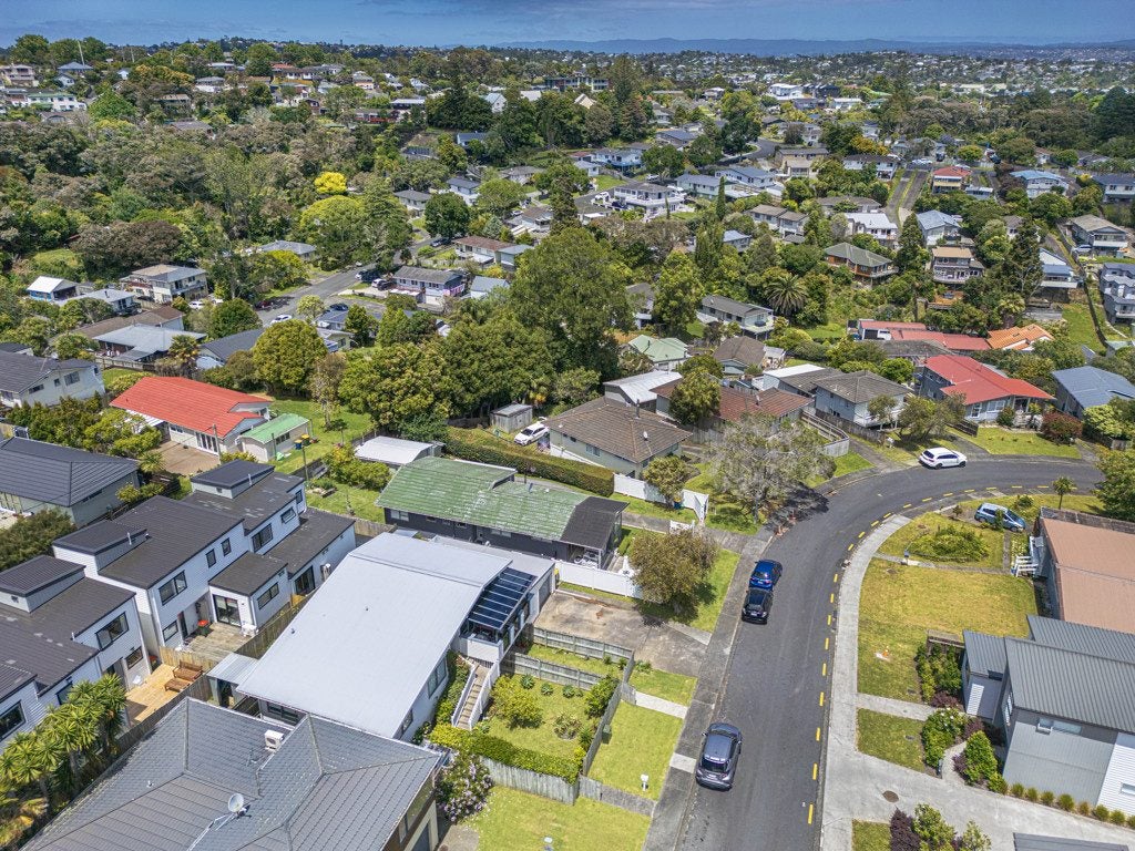 1/2 Pavola Grove, Glenfield, Auckland - Carousel 22
