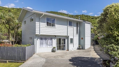 92 Hazlewood Avenue, Karori, Wellington - Carousel 1
