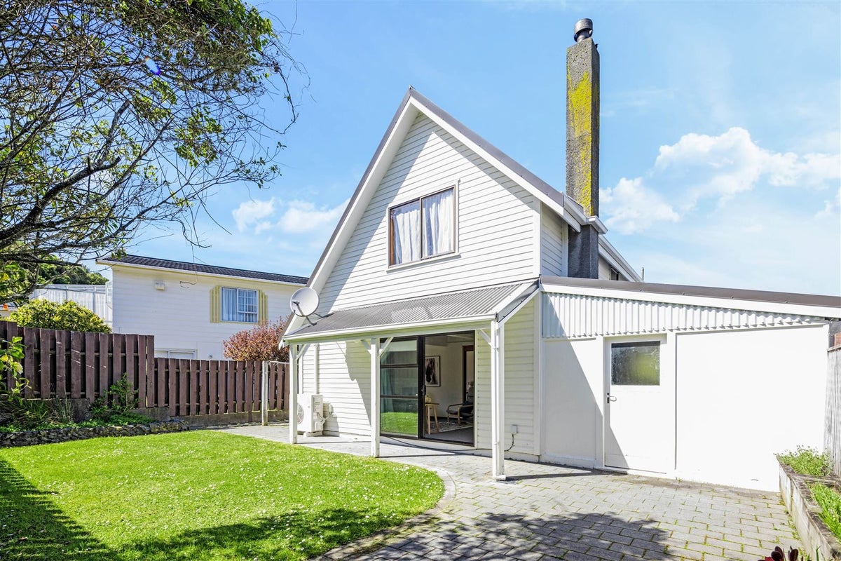 1A Tralee Place, Johnsonville, Wellington - Carousel 1