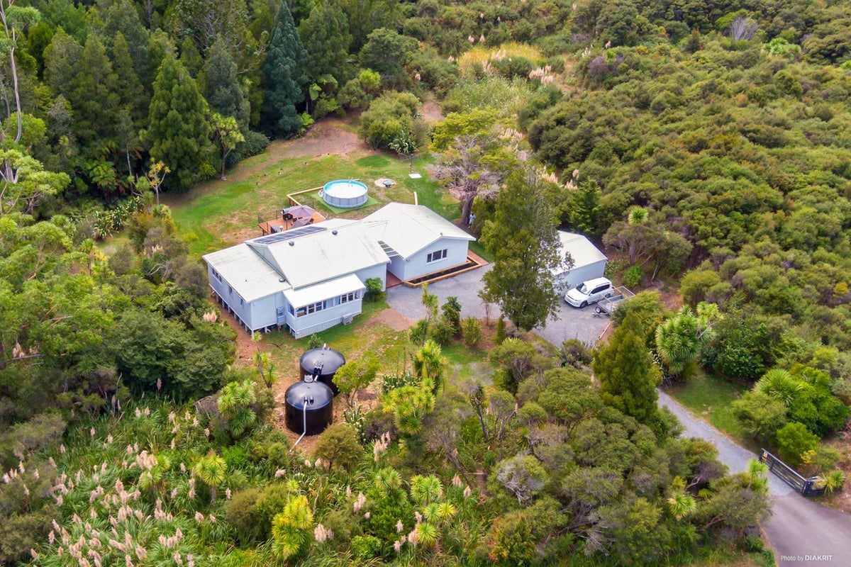 103 Te Henga Road, Waitakere, Auckland - Carousel 1