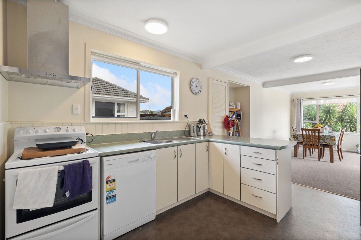 16 Dunstan Crescent, Hornby, Christchurch - Carousel 2
