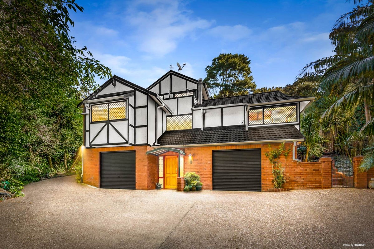 99 Grassmere Road, Henderson Valley, Auckland - Carousel 1