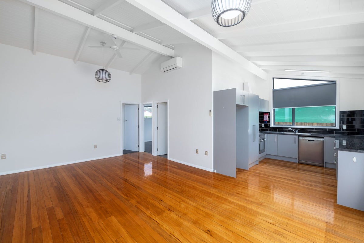 20 Beach Road, North New Brighton, Christchurch - Carousel 2