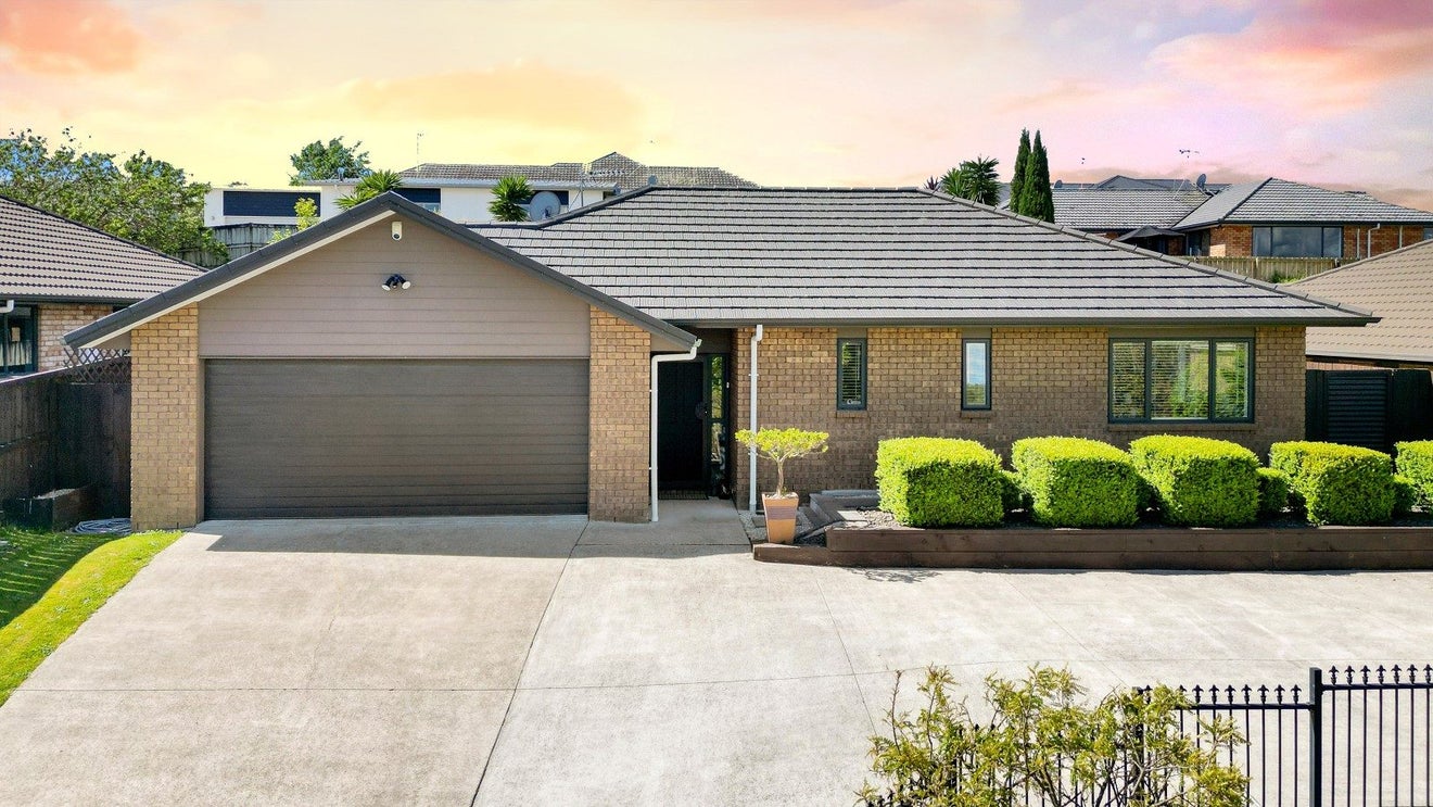 56 Farnborough Drive, Grandview Heights, Hamilton - Carousel 1