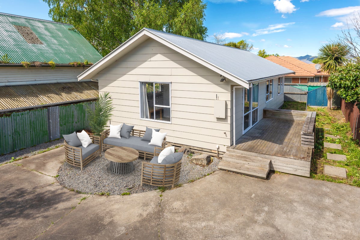 1/8 Edward Avenue, Edgeware, Christchurch - Carousel 1