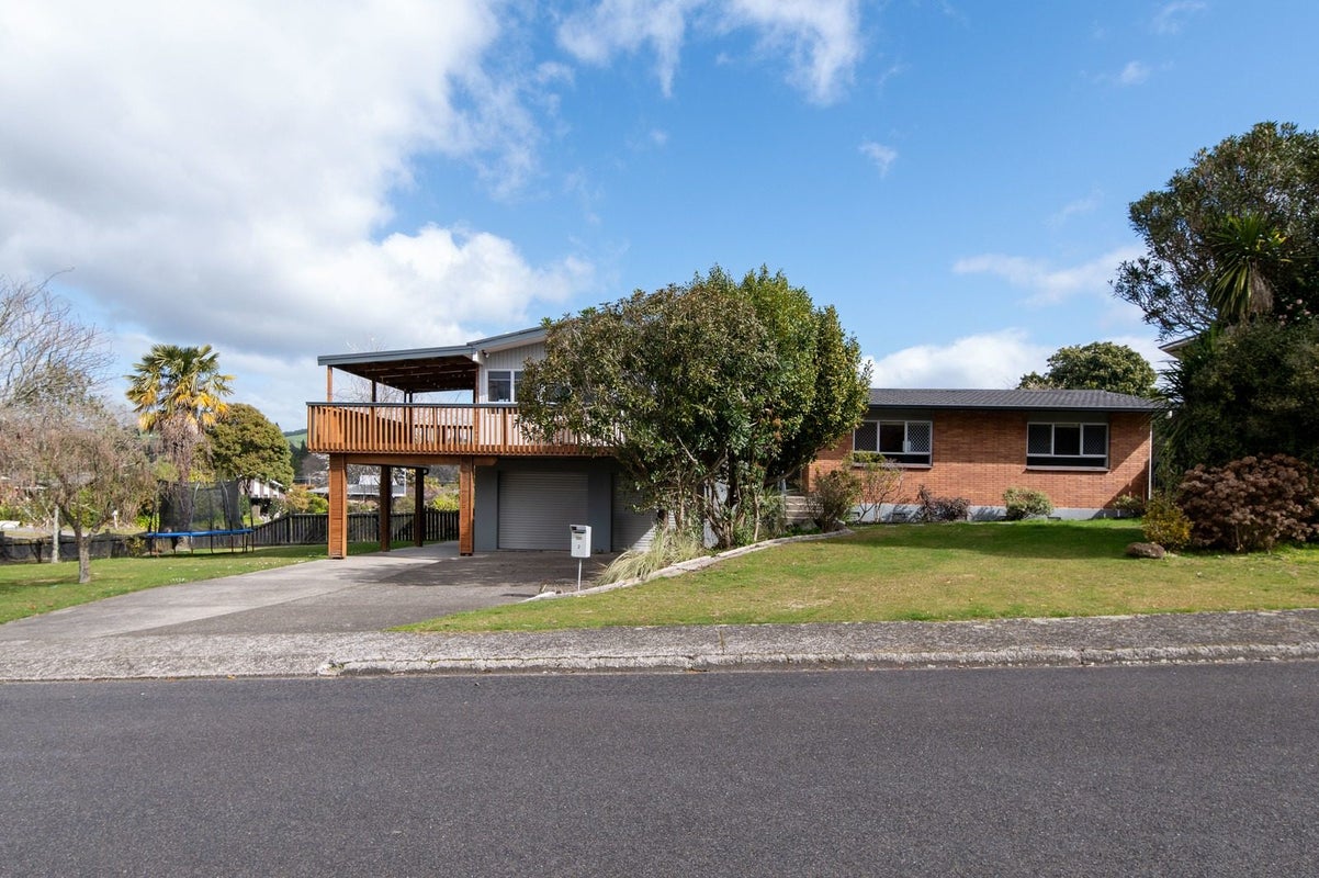 2 Peachgrove Terrace, Hillcrest, Rotorua - Carousel 1
