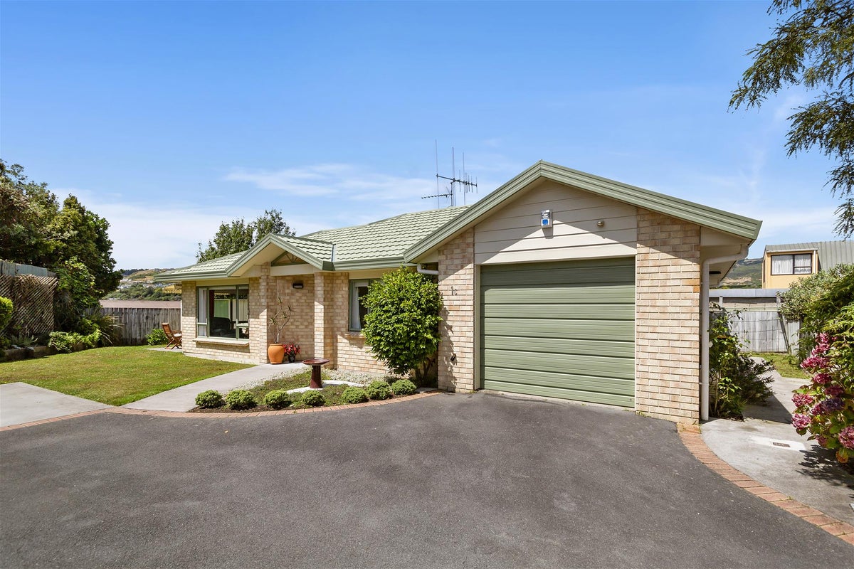 1C Kereru Bend, Tawa, Wellington - Carousel 2
