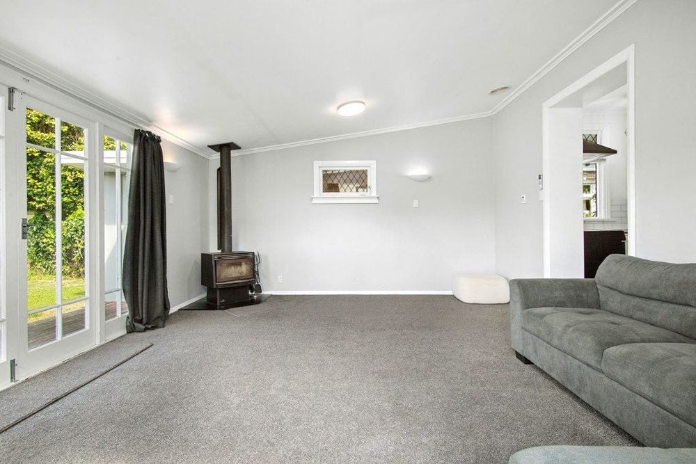 18 Pharazyn Street, Melling, Lower Hutt - Carousel 14