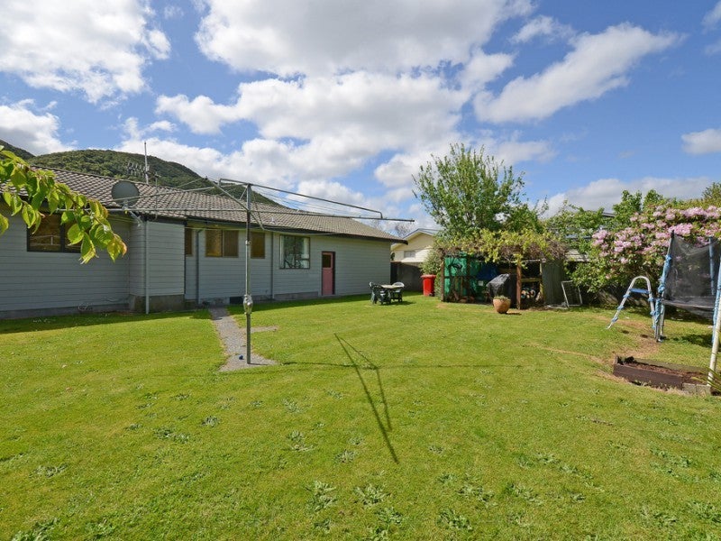 147 California Drive, Totara Park, Upper Hutt - Carousel 16
