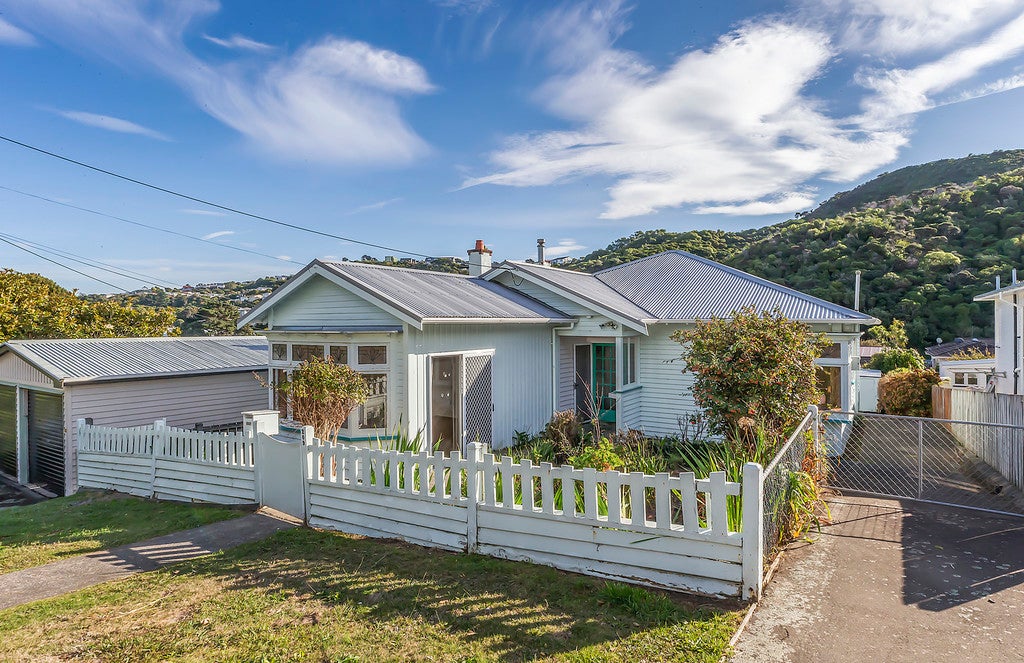 209 Darlington Road, Miramar, Wellington - Carousel 19