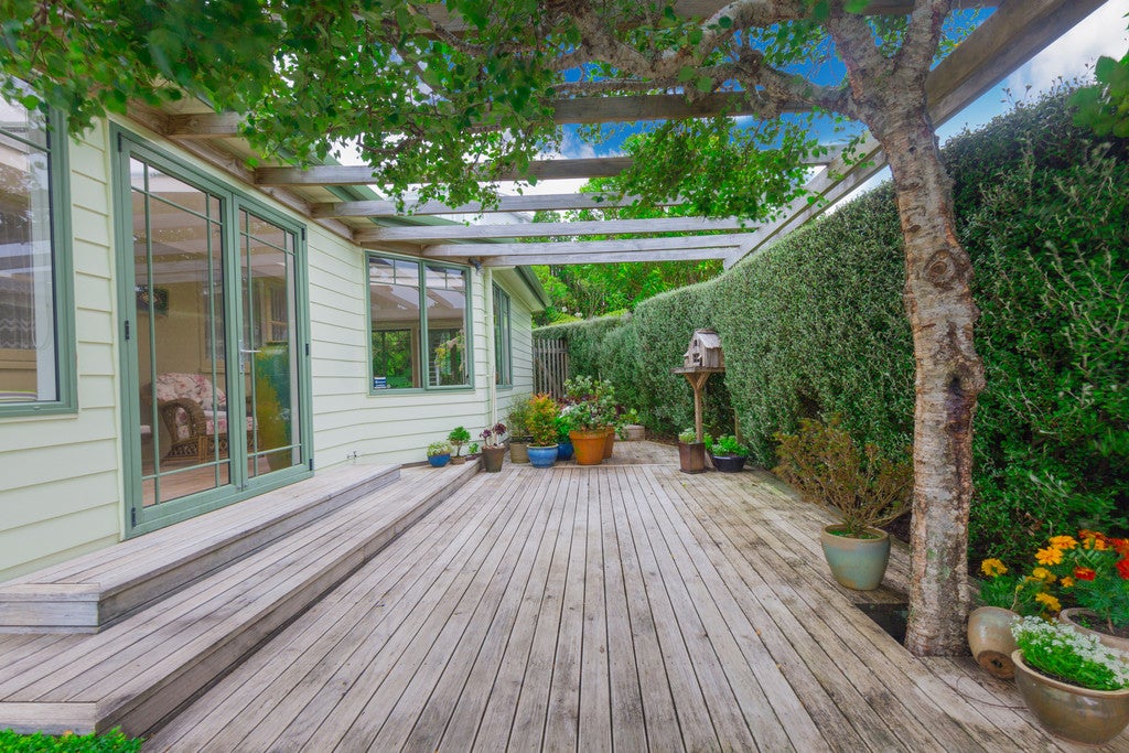 35 Somes Crescent, Newlands, Wellington - Carousel 2