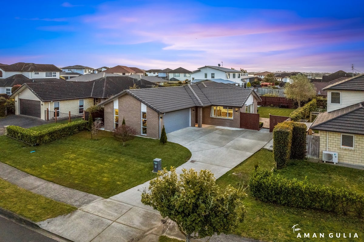 21 Capriana Drive, Karaka, Papakura - Carousel 1