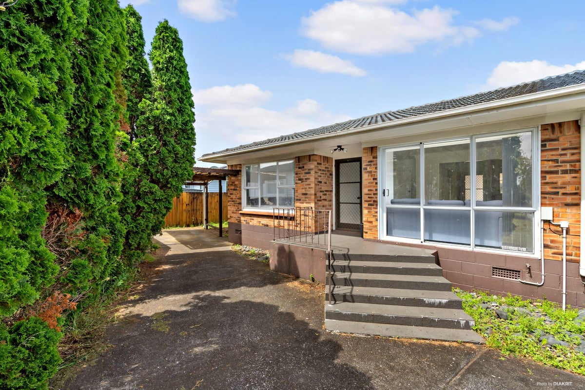 2/33 Landscape Road, Papatoetoe, Auckland - Carousel 1
