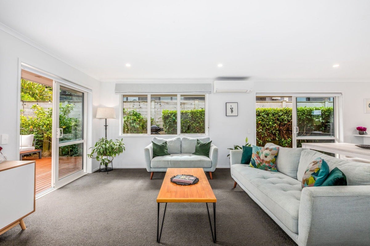27 Mooring Close, Whitby, Porirua - Carousel 2