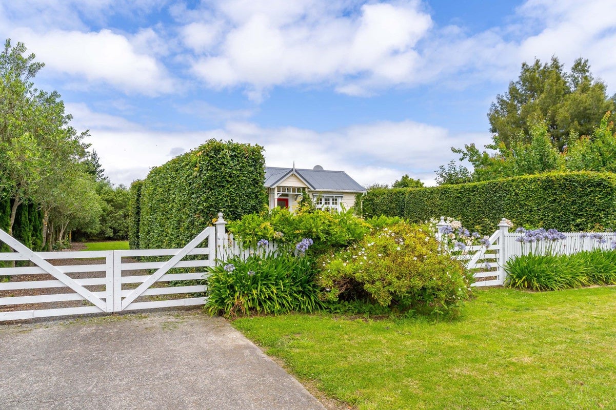 120 Regent Street, Martinborough - Carousel 15