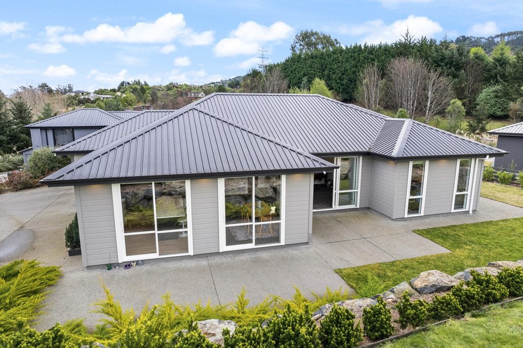 16 Redwoods Lane, Helensburgh, Dunedin - Carousel 1