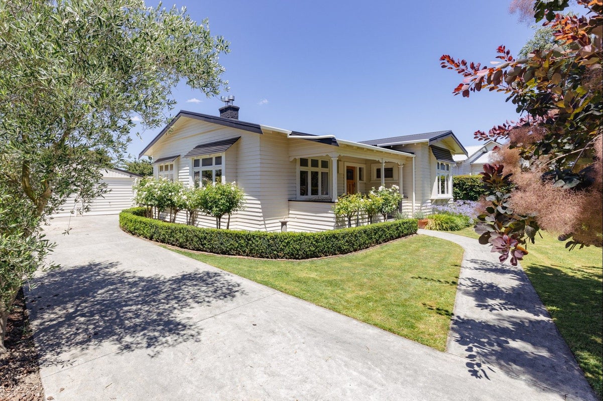 10 Argyle Avenue, Takaro, Palmerston North - Carousel 1