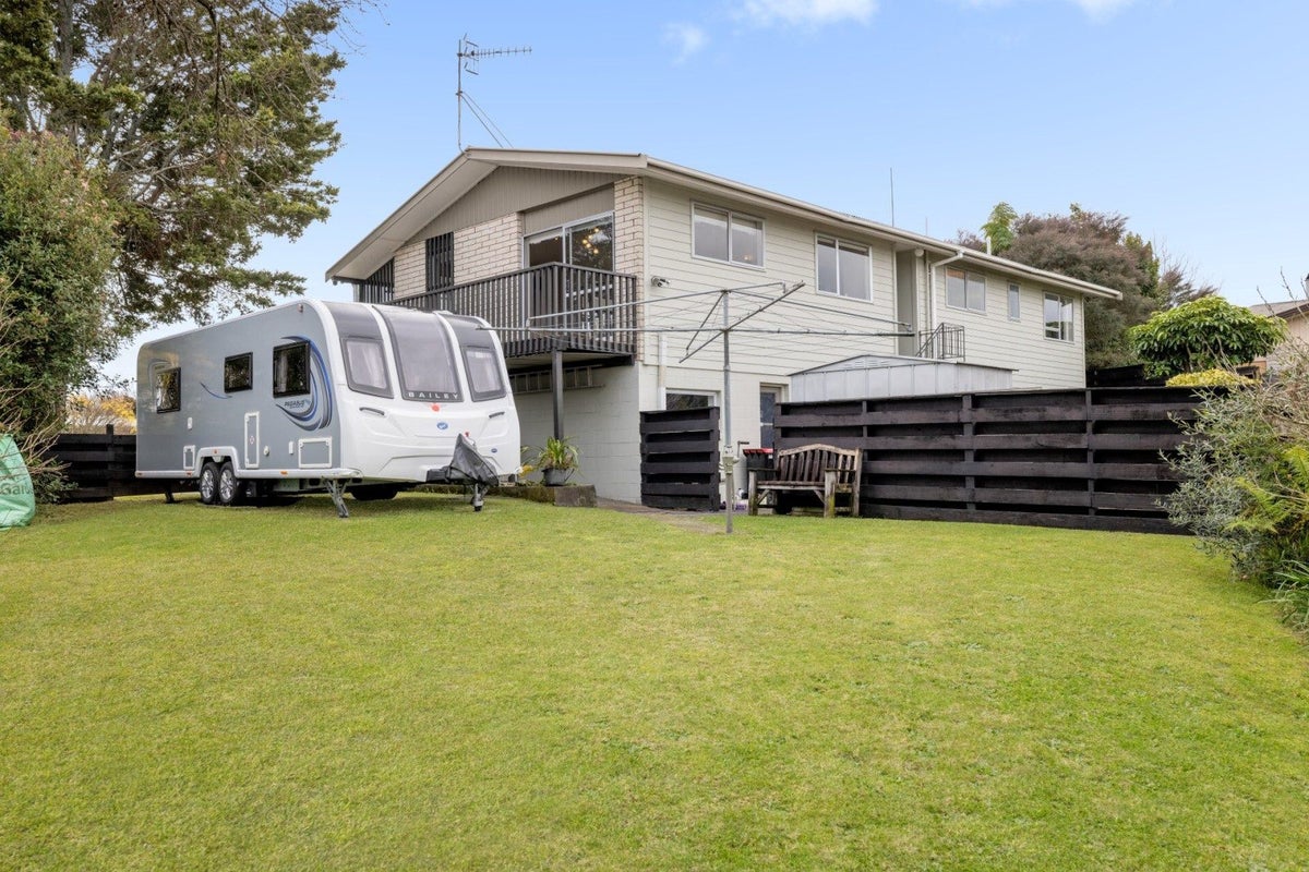 22 Grosmont Terrace, Brookfield, Tauranga - Carousel 2