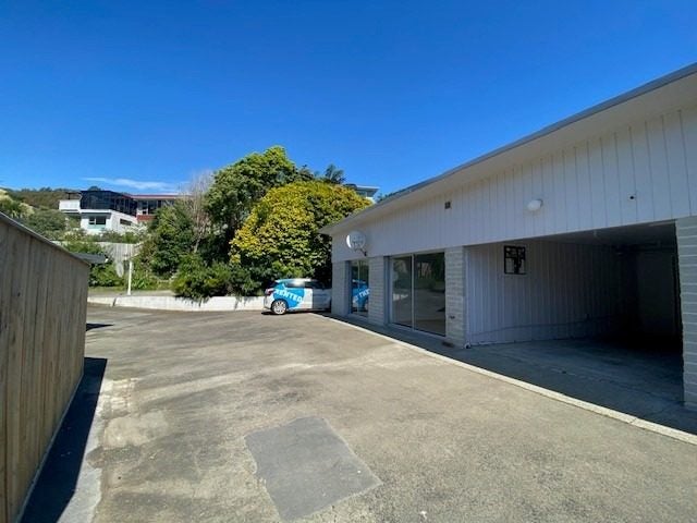 3C Peckham Grove, Tawa, Wellington - Carousel 11
