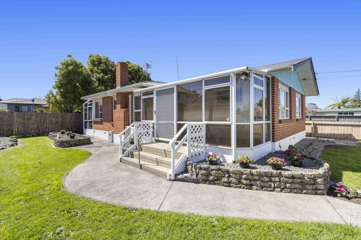 25 MacDonald Road, Glenview, Hamilton - Carousel 2