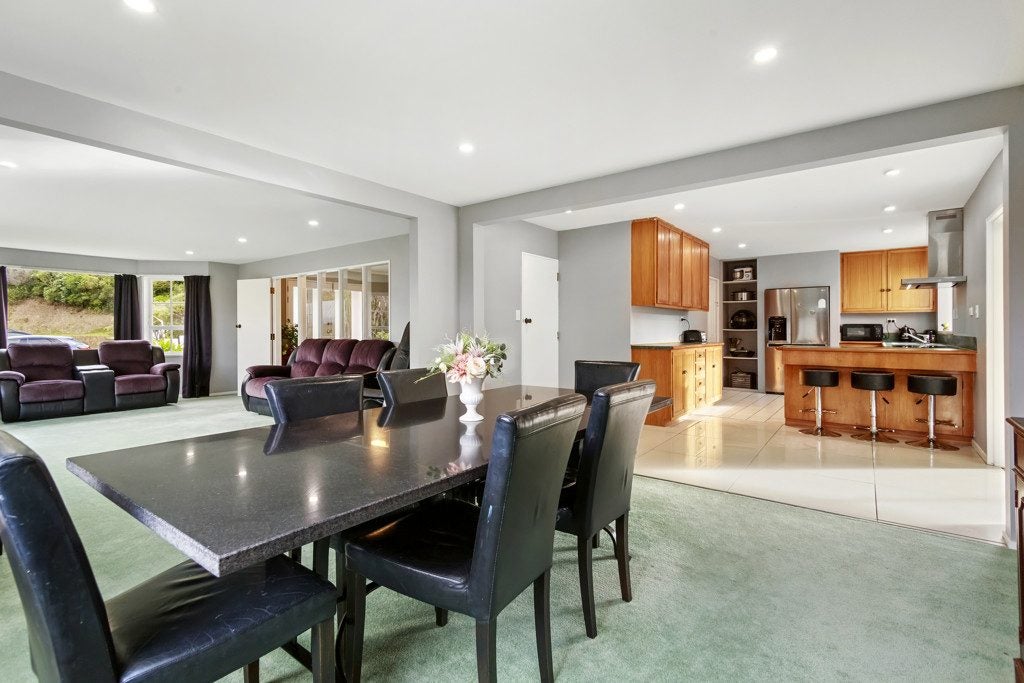 7 Saint Hildas Glade, Tawa, Wellington - Carousel 2