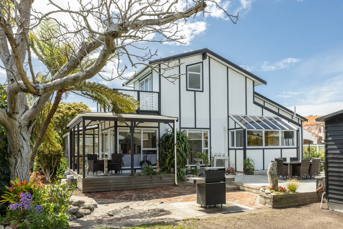 11 Park Road, Greenmeadows, Napier - Carousel 1