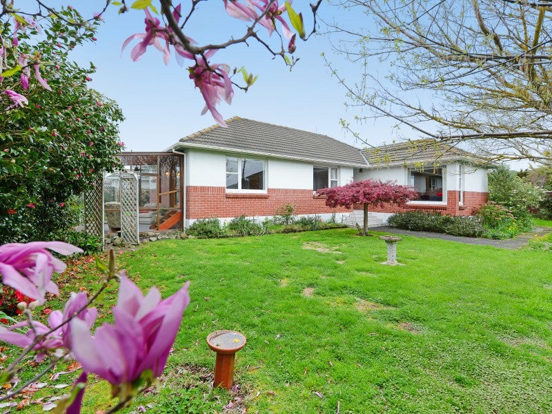17 Camp Street, Silverstream, Upper Hutt - Carousel 1