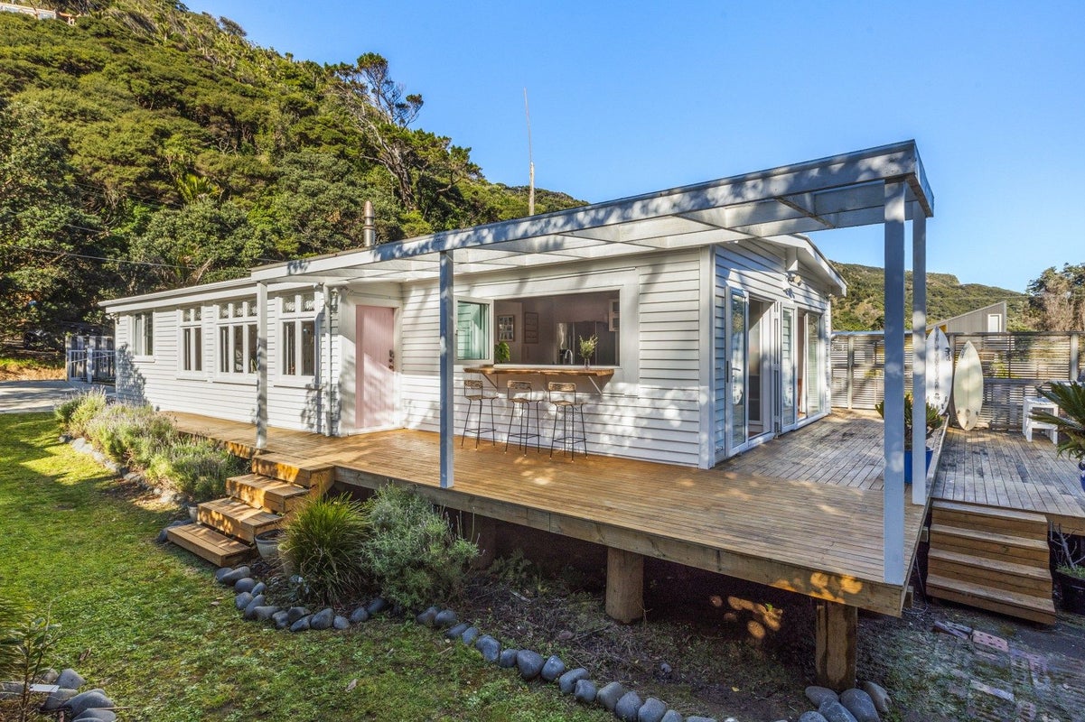 32 Karekare Road, Karekare, Auckland - Carousel 1