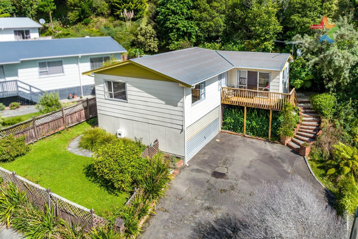 11 Mokopuna Grove, Stokes Valley, Lower Hutt - Carousel 1