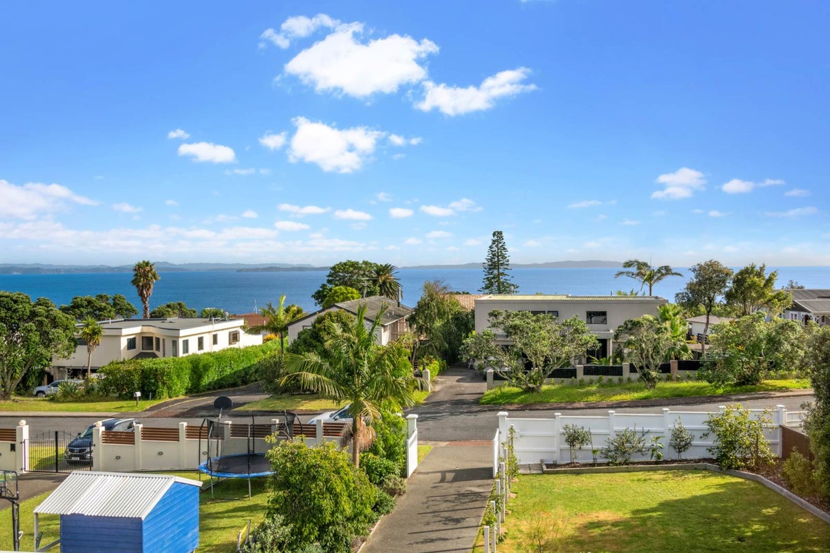 89 Pacific Parade, Army Bay, Whangaparaoa - Carousel 1