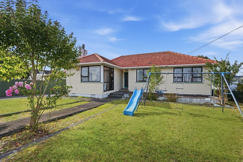 13 Ellen Street, Manurewa East, Auckland - Carousel 1