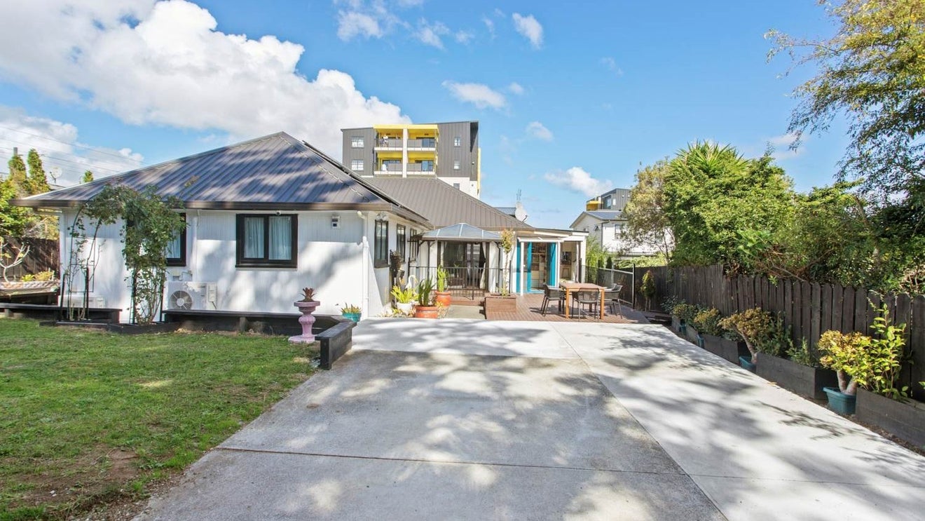 2/78 St Georges Road, Avondale, Auckland - Carousel 1