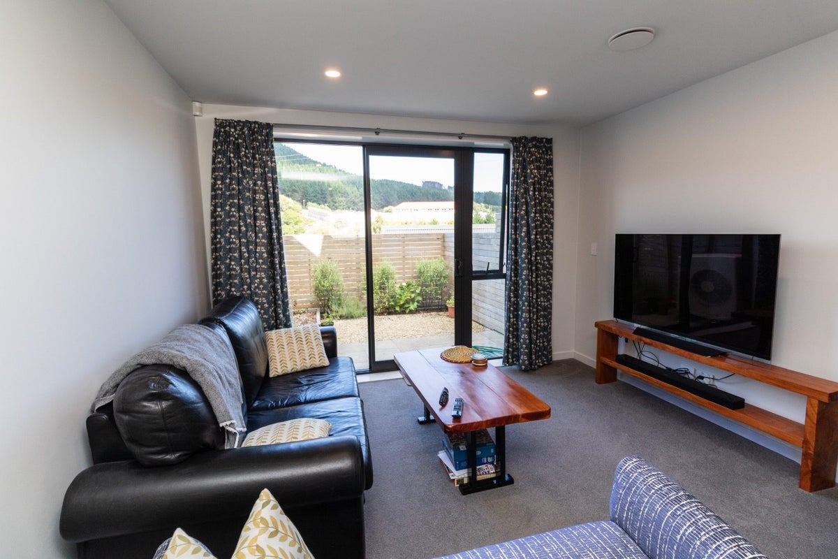 22 Ara Paiwhenua, Tawa, Wellington - Carousel 2