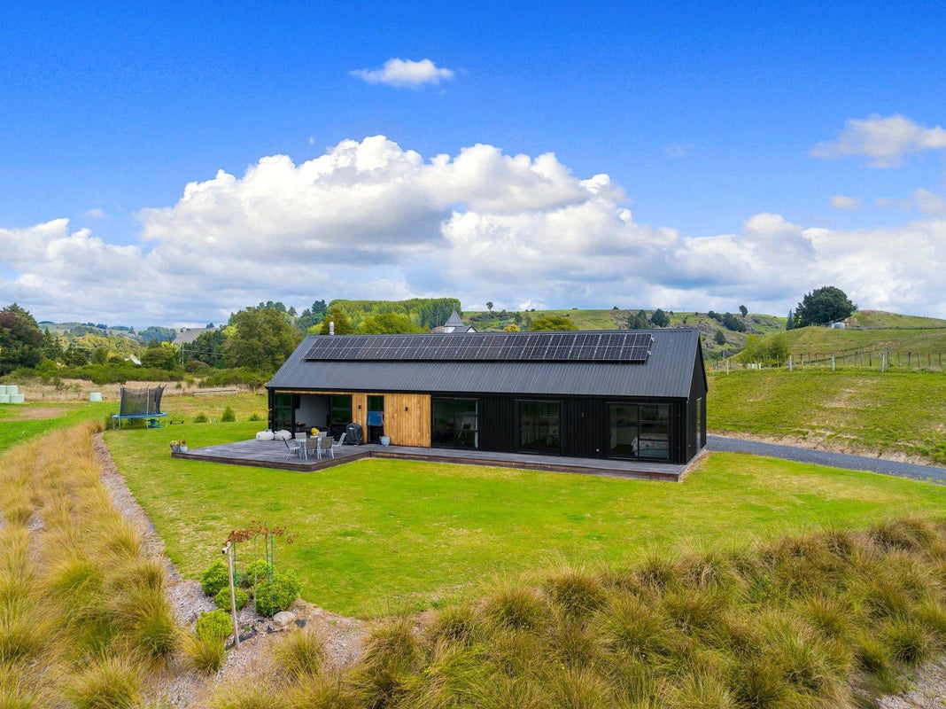 25 Tio Street, Kakahi - Carousel 1
