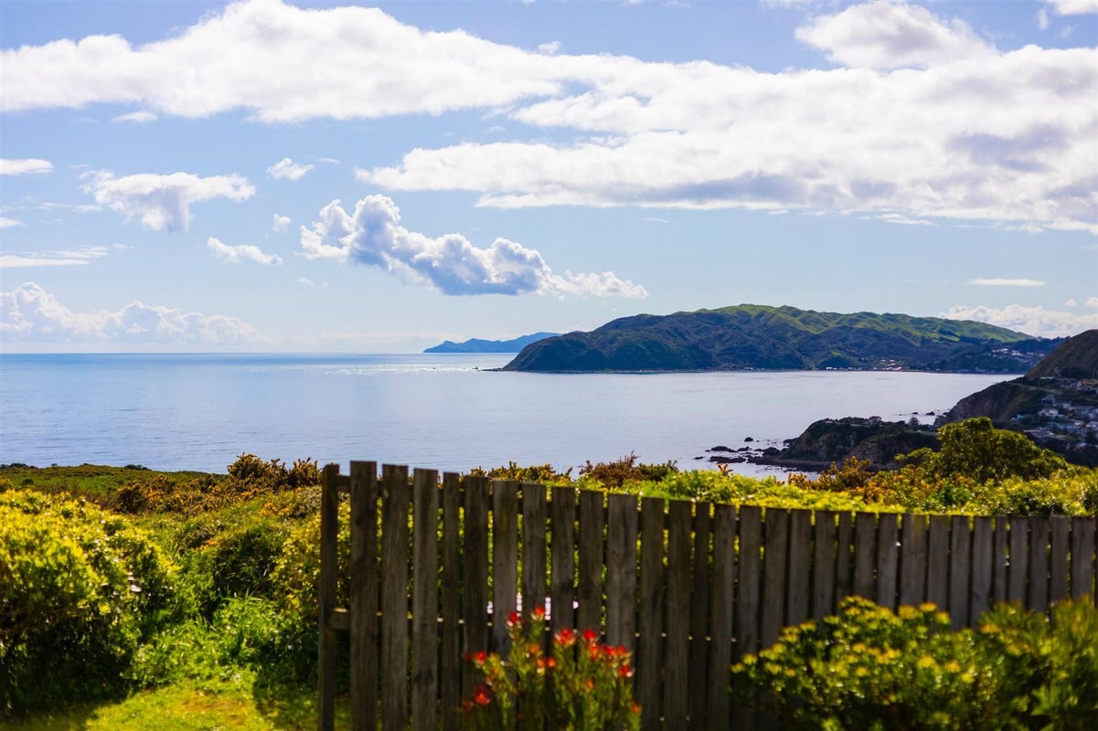 37 Tuna Terrace, Titahi Bay, Porirua - Carousel 1