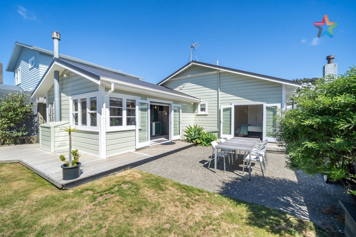 10 Palm Avenue, Lyall Bay, Wellington - Carousel 1